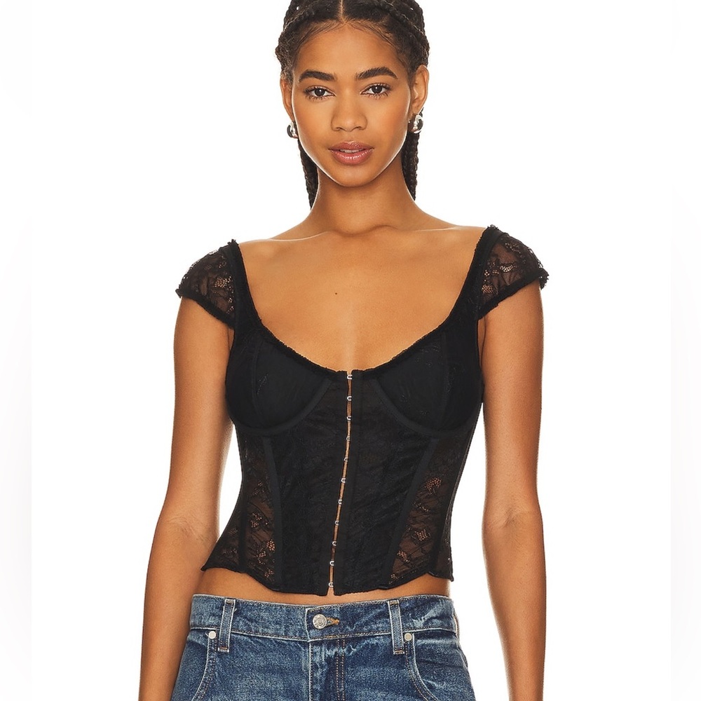 ASTR Brooke Top in Black
